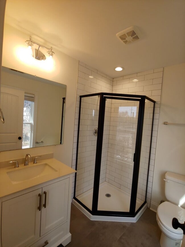 Building Photo - 3 Bedroom, 2.5 Bath Townhome Close to UTC!