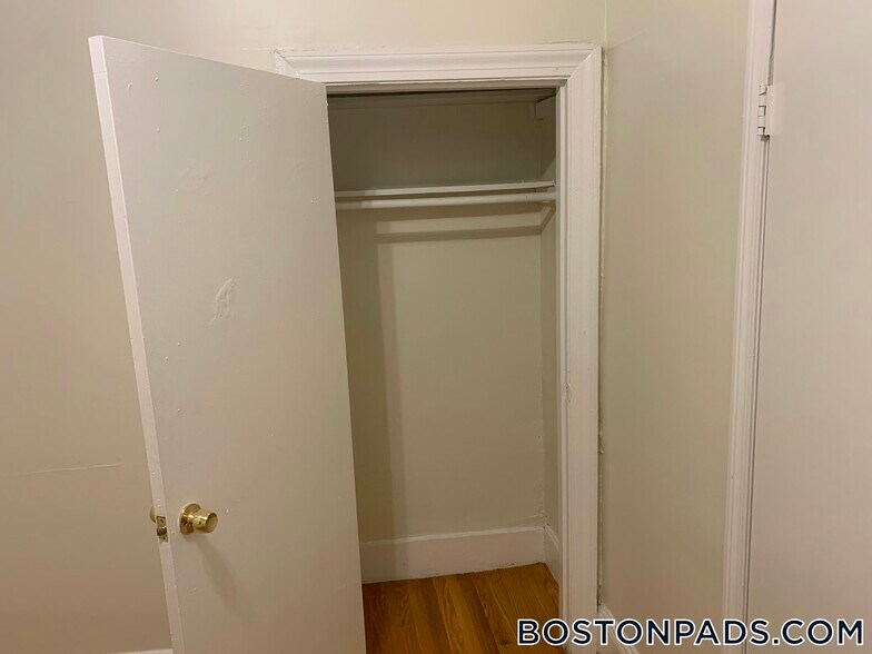 Building Photo - 171 Hemenway St