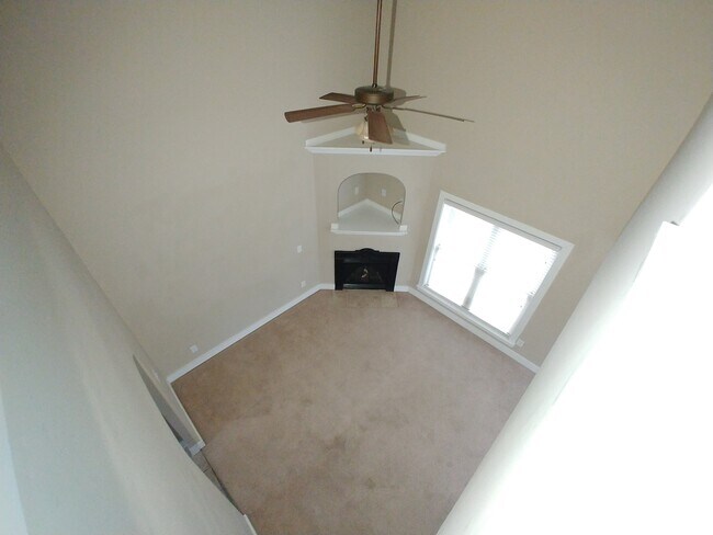 Building Photo - 2000 Rossburg Pl