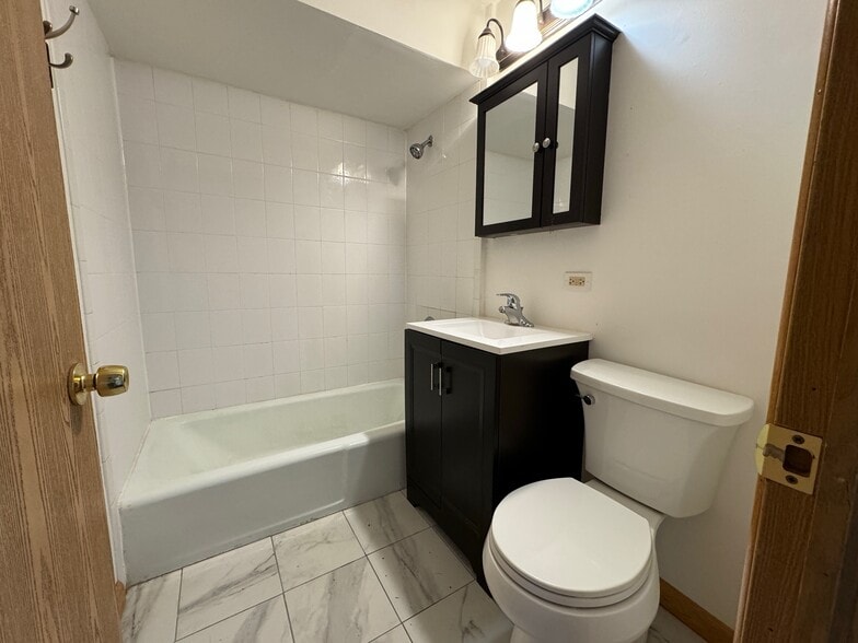 Building Photo - 6609 Oak Forest Ave