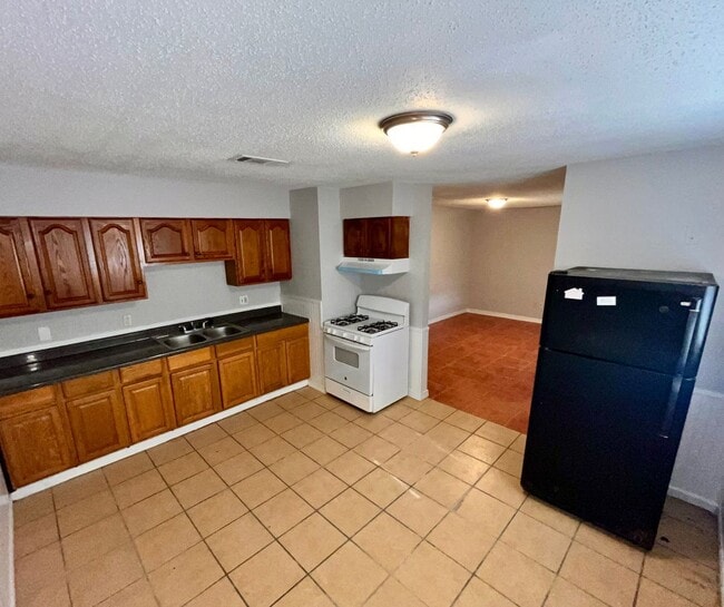 Building Photo - Gulfport 5 Bedroom