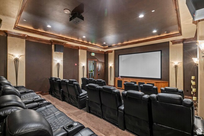 Building Photo - Torino Tower - 913