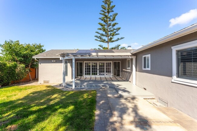 Building Photo - GORGEOUS Remodeled and Upgraded Beautiful ...