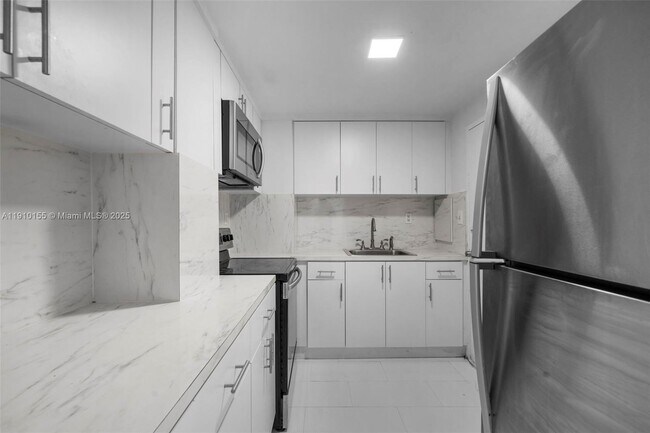 Building Photo - 3301 NE 5th Ave