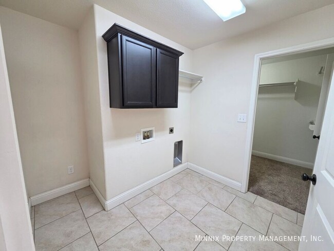 Building Photo - 9411 Sedona Ave