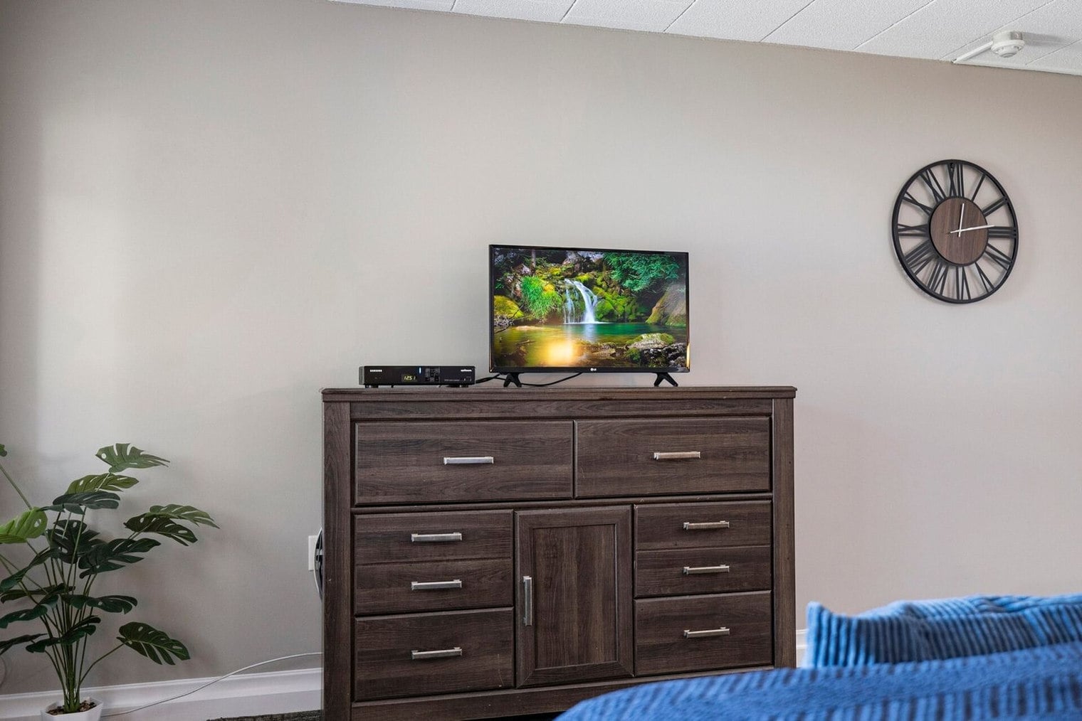 Building Photo - 30 U.S. 9W-SI ID1466753P