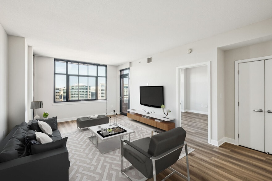 Primary Photo - Senate Square