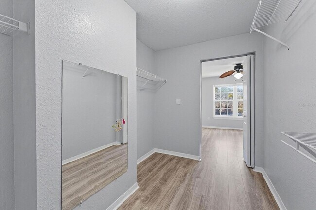 Building Photo - 5479 Vineland Rd