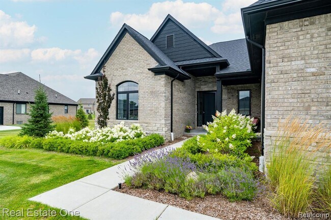 Building Photo - 850 Marlayna Dr