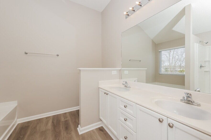 Building Photo - 7233 Legacy Dr