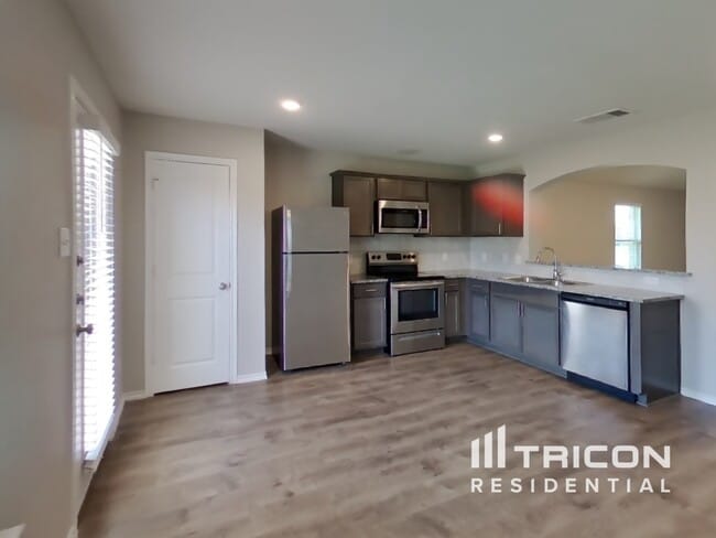 Building Photo - 2514 Henley Dr