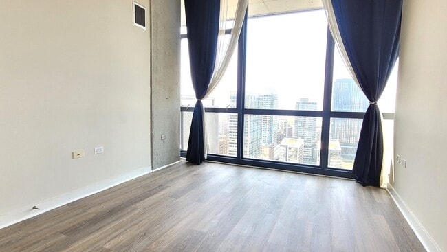 Building Photo - 235 W Van Buren St