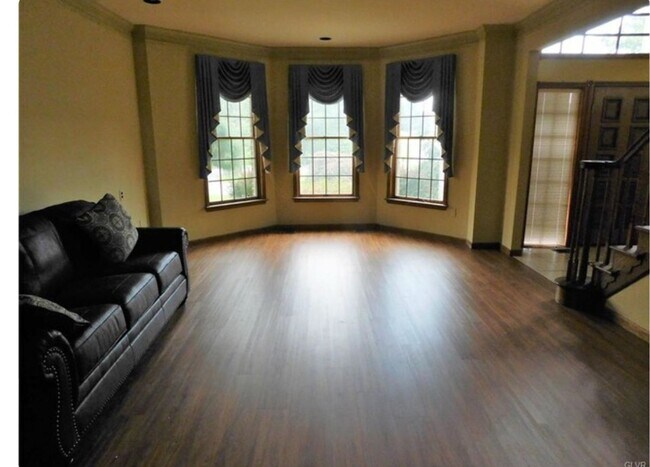 Building Photo - 3505 Manor Rd