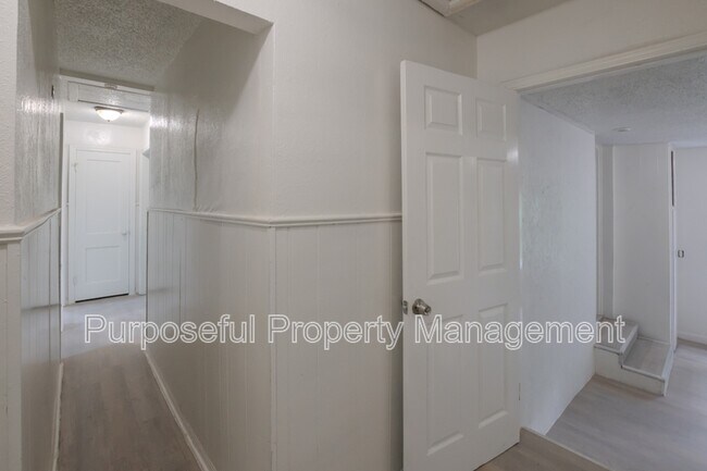 Building Photo - 2300 Miramar Blvd