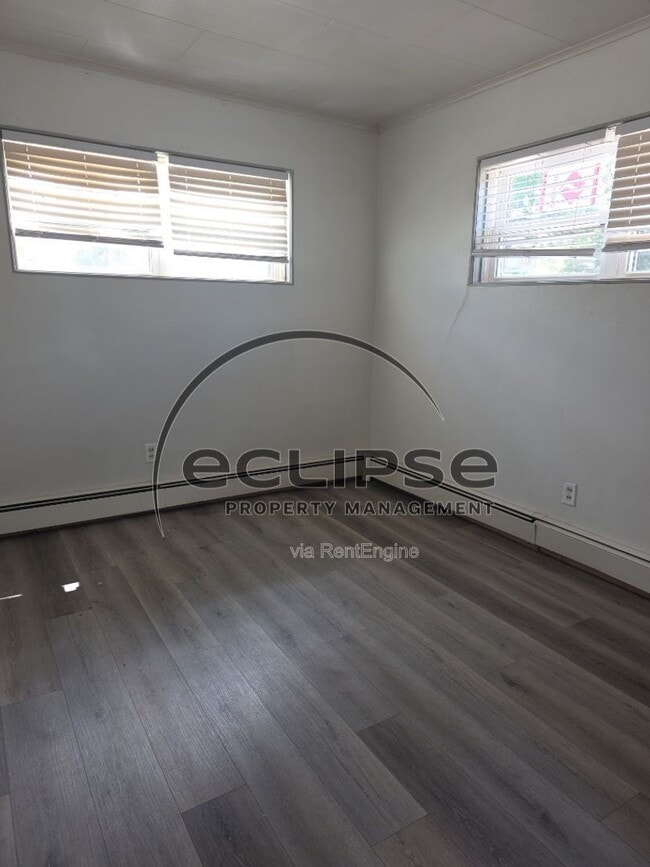 Building Photo - 731 3rd St