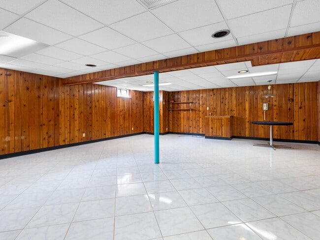 Building Photo - 2916 School St