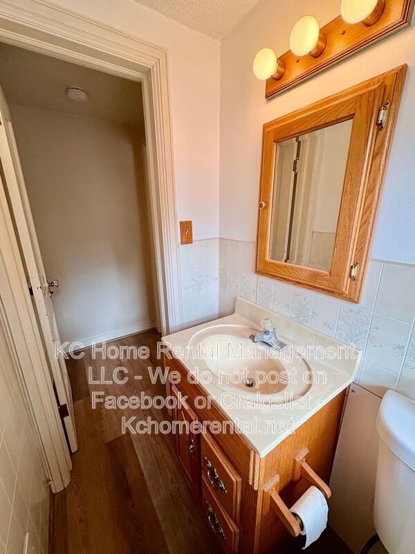 Building Photo - 7839 Robinson St