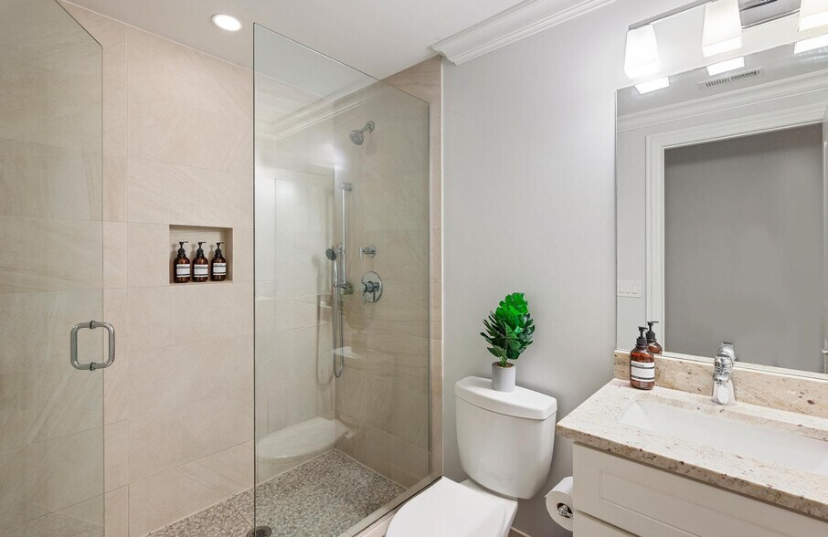 Building Photo - 1243 W Madison St