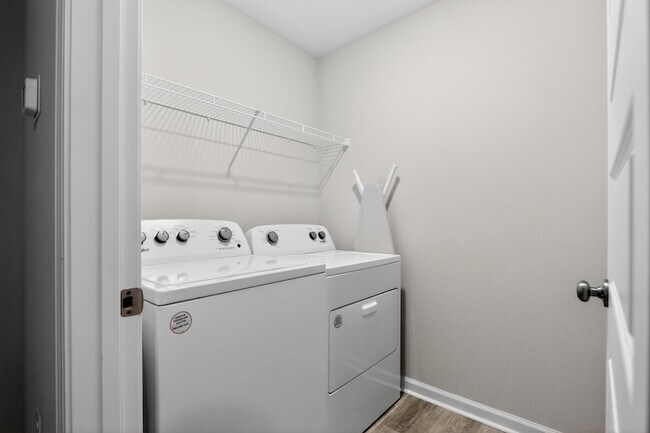 Building Photo - 6817 Interlachen Ln