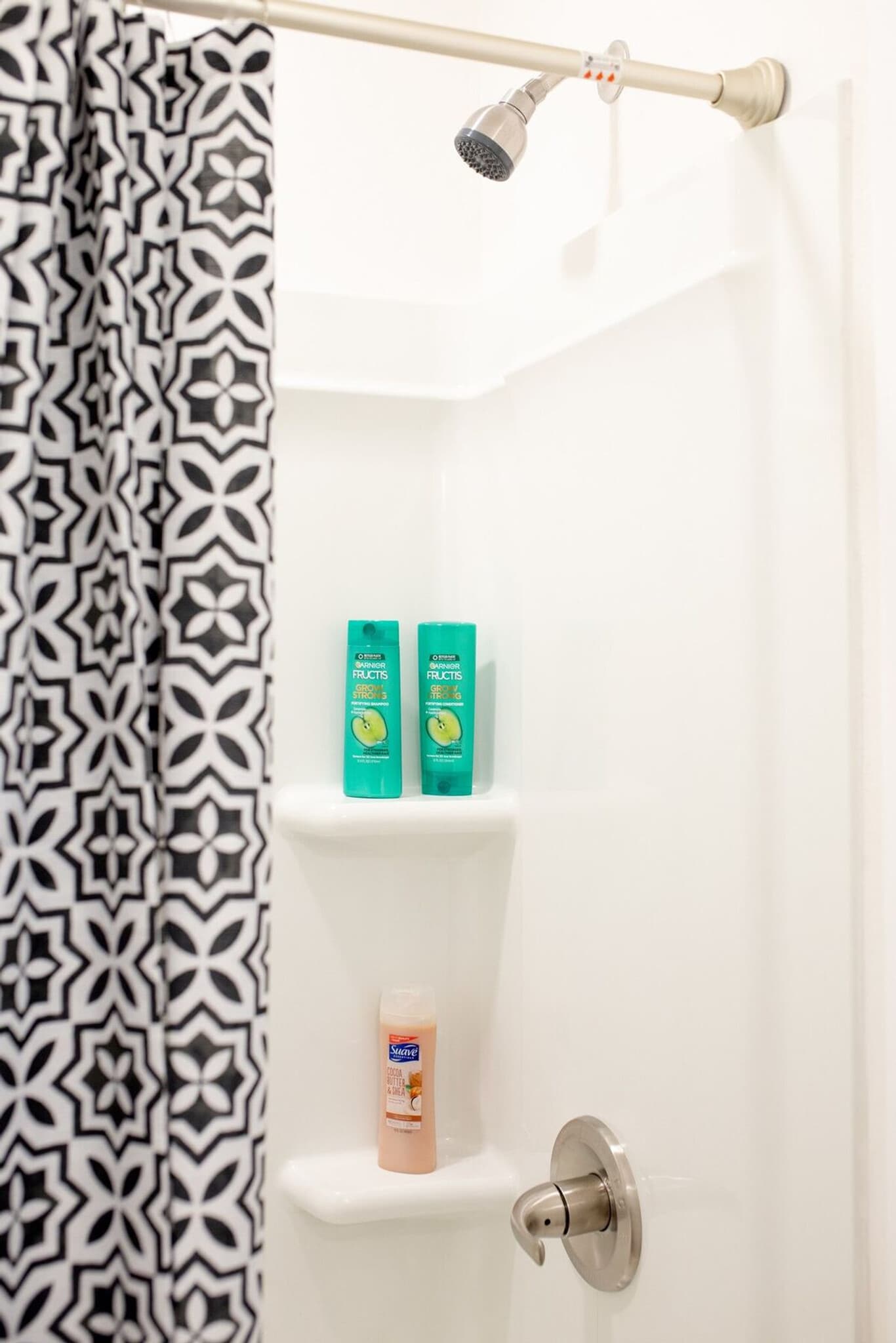 Building Photo - 619 S Cedar St