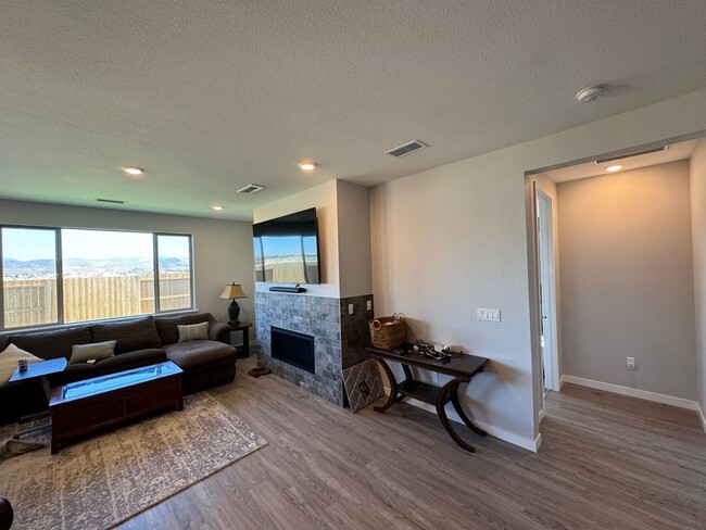 Building Photo - New Ryder Home Tons of Upgrades