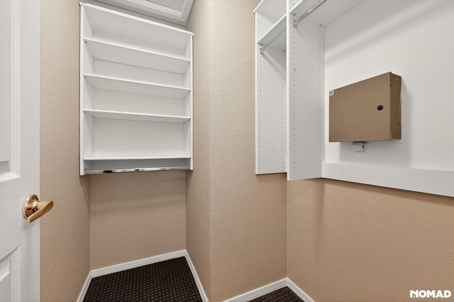 Building Photo - 8757 E Dry Creek Rd