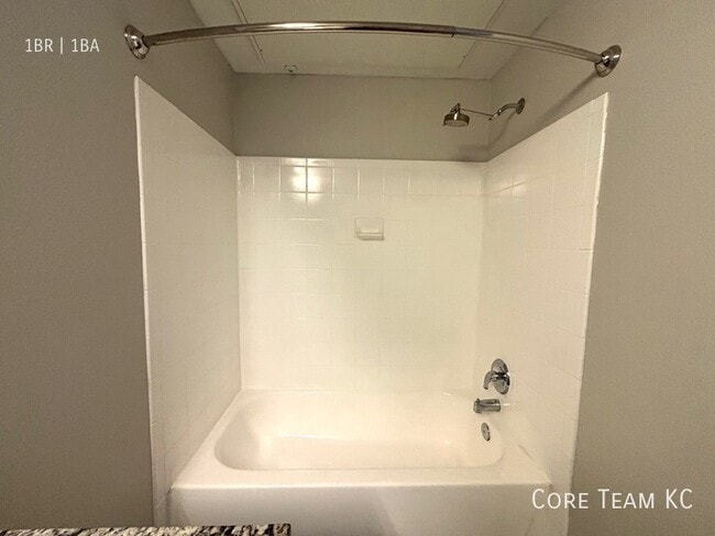 Building Photo - 701 Westport Rd