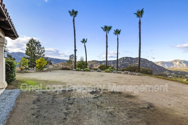 Building Photo - 493 Summerhill View