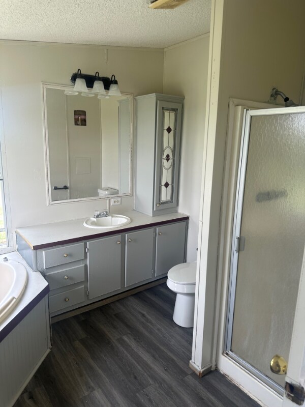 Building Photo - 230 Linda's Ln