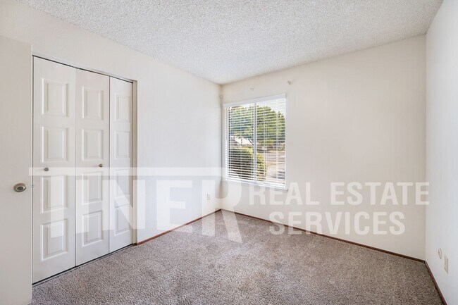 Building Photo - 3000 Nikol St
