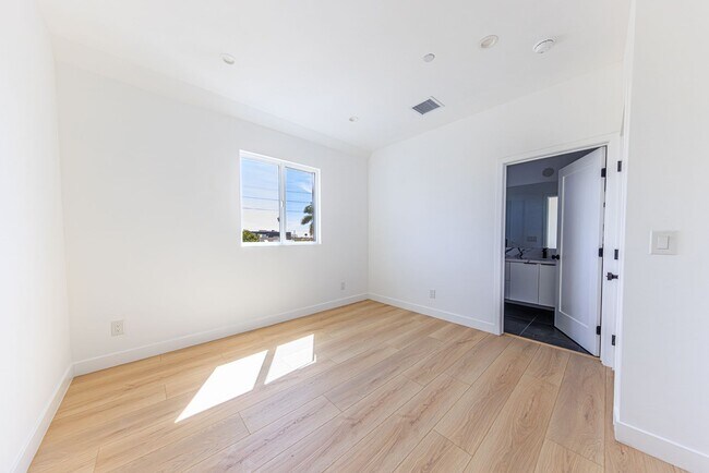 Building Photo - 1954 Purdue Ave