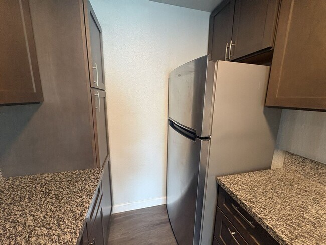 Building Photo - MOVE IN SPECIAL! $100 OFF FIRST 2 MONTHS OF RENT!!! 2 BEDROOM 1 BATH