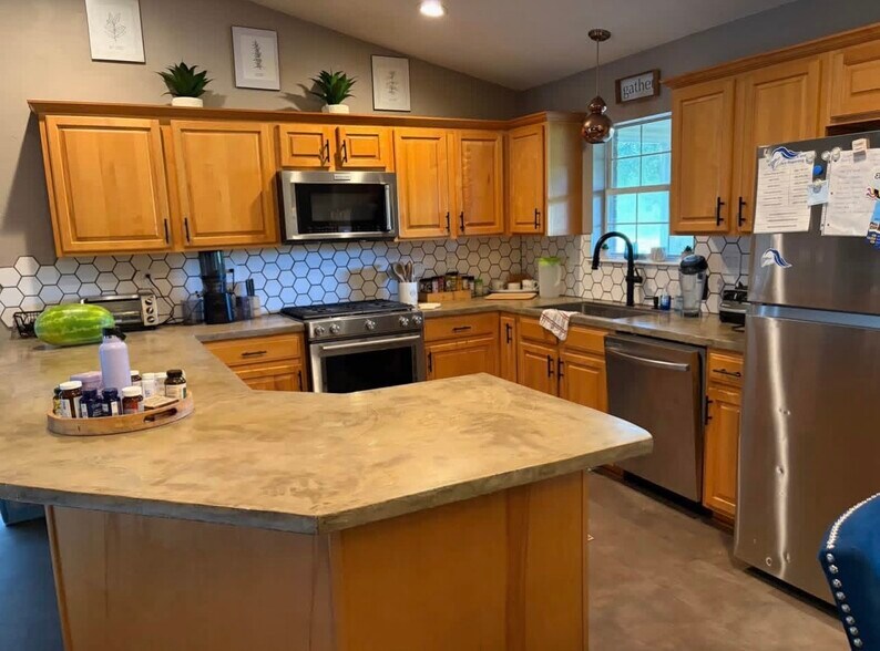 Building Photo - 4577 Top Flight Dr