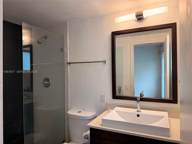 Building Photo - 10001 W Bay Harbor Dr