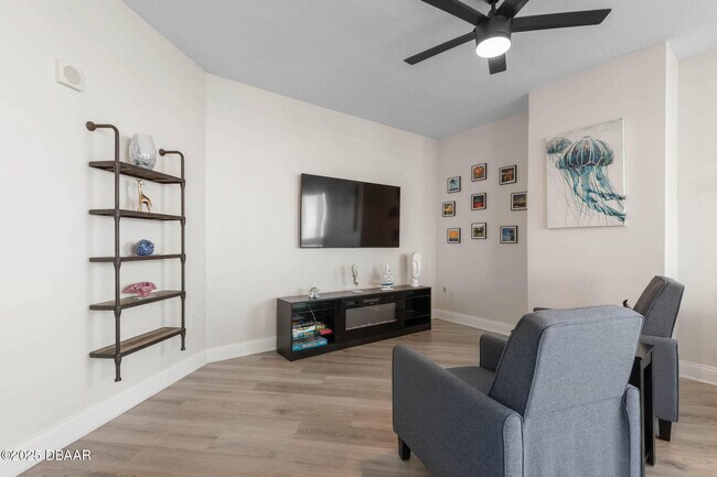 Building Photo - 231 Riverside Dr