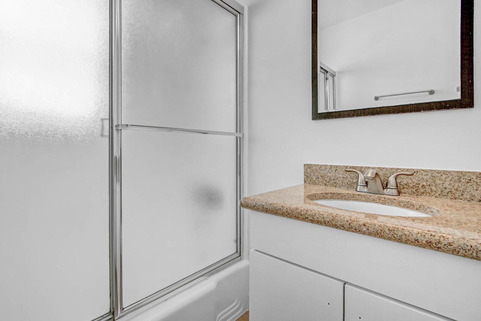 Building Photo - 744 S.Windsor Blvd. - just south of Wilshire Blvd.