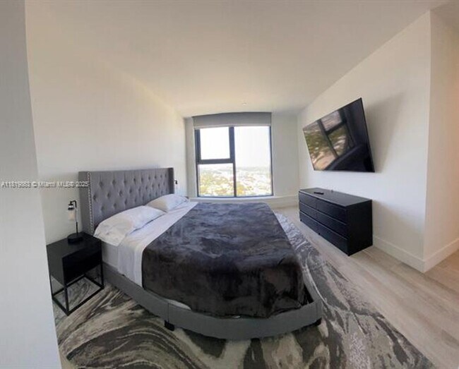 Building Photo - 121 NE 34th St