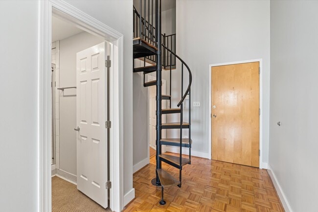 Building Photo - 101 N Chestnut St Apt 3