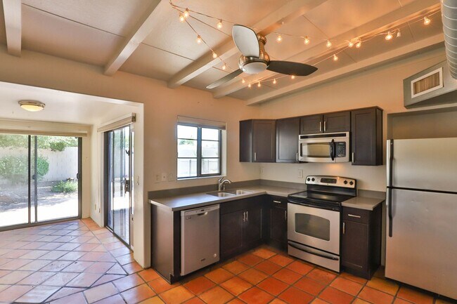 Building Photo - 3 Bedroom + den with pool