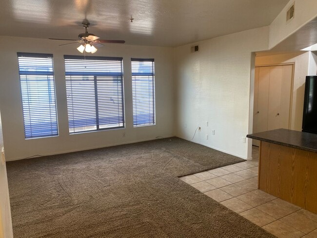 Building Photo - 2 bed, 2.5 bath, 2 car garage Townhome