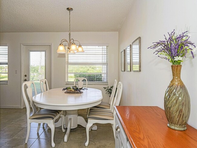 Building Photo - 73 Royal Oak Ct