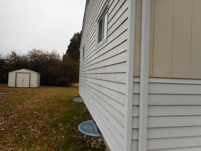 Building Photo - 117 Anderson Ave