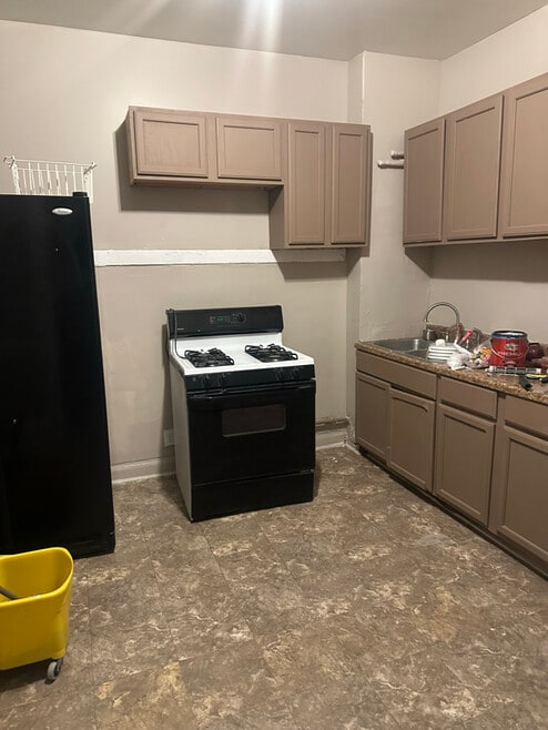 Building Photo - 6219 S Wood St