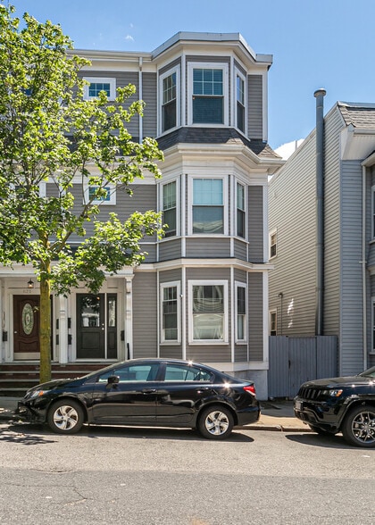 Building Photo - 619 E 3rd St