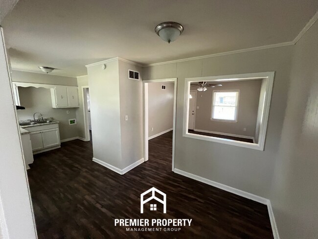 Building Photo - Charming 3BR/1BA Memphis Rental with Hardwood Floors & Open Kitchen!