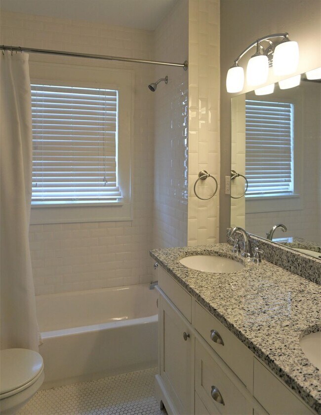 Building Photo - 3 Bed 1.5 Bath in Pleasant View Addition NW OKC