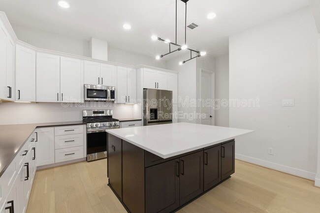 Building Photo - 2204 Lou Ellen Ln