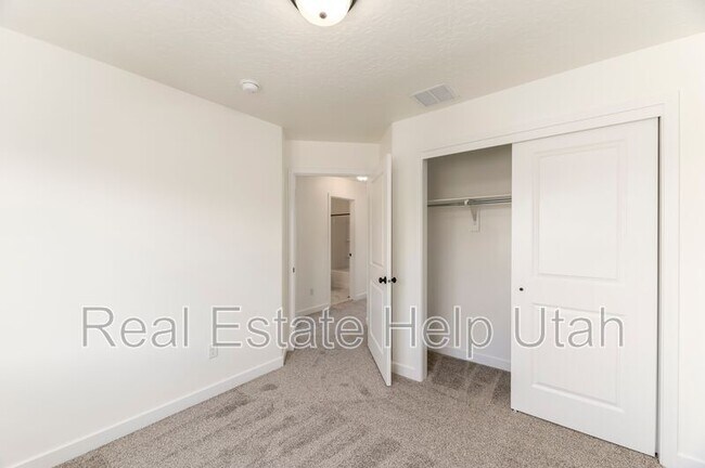 Building Photo - 488 S 700 W