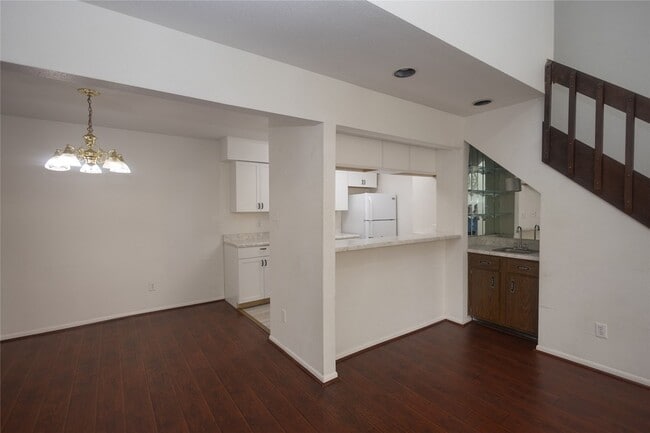 Building Photo - 8100 Cambridge St