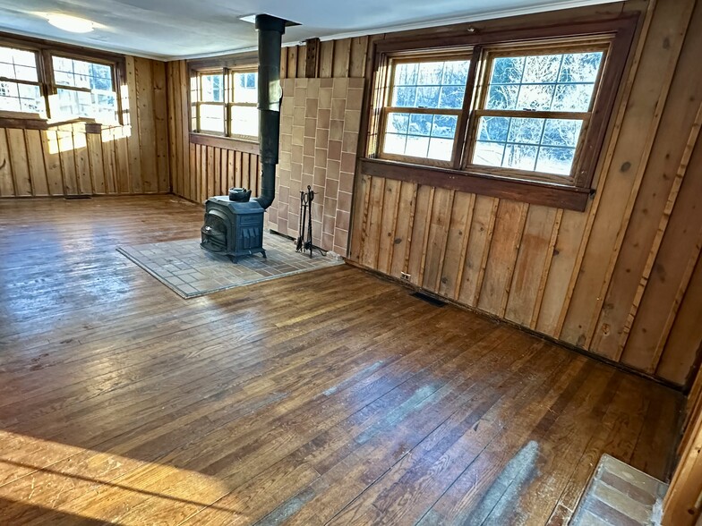 Main floor living space - 20 Echo Valley Rd